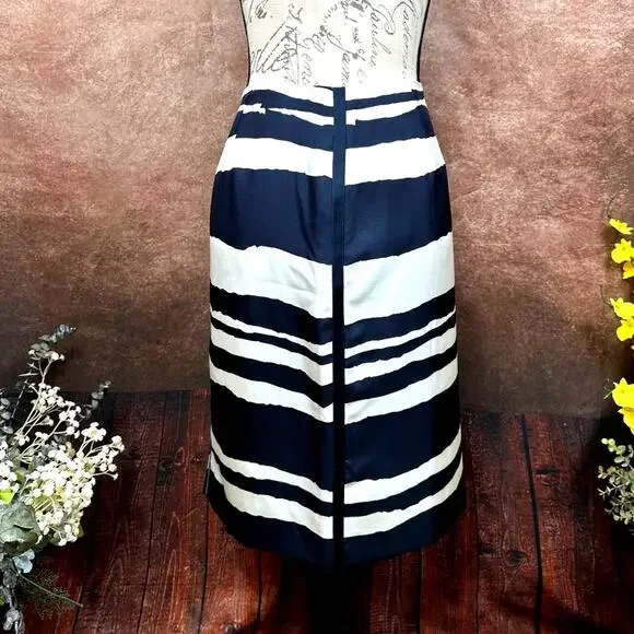 W by Worth Wavy Stripe 100% Silk Twill Slim Skirt Navy/White size 10